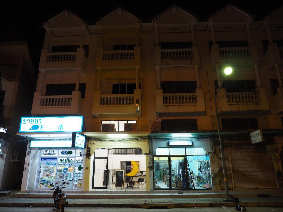 Prachan Hostel Тонгсала Екстериор снимка