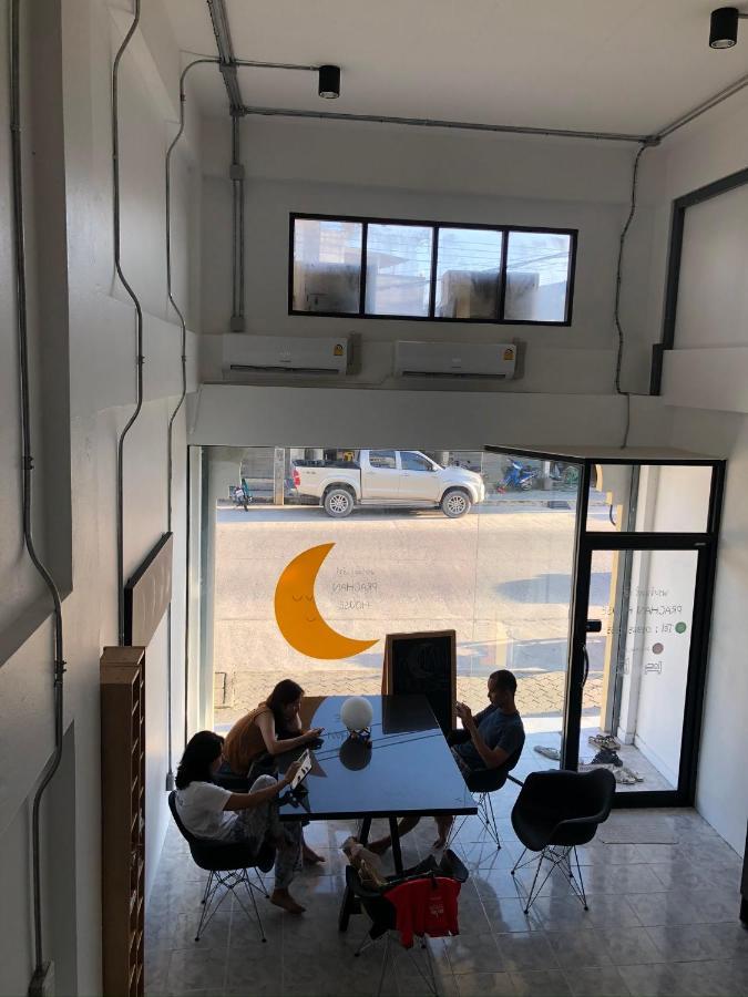 Prachan Hostel Тонгсала Екстериор снимка