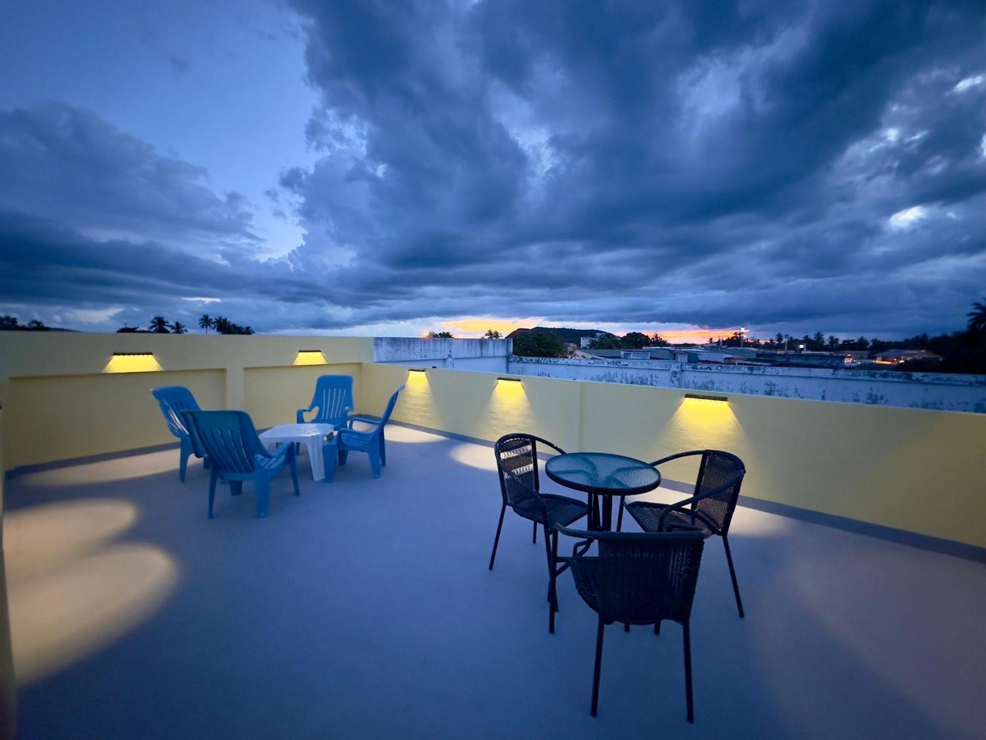 Prachan Hostel Тонгсала Екстериор снимка